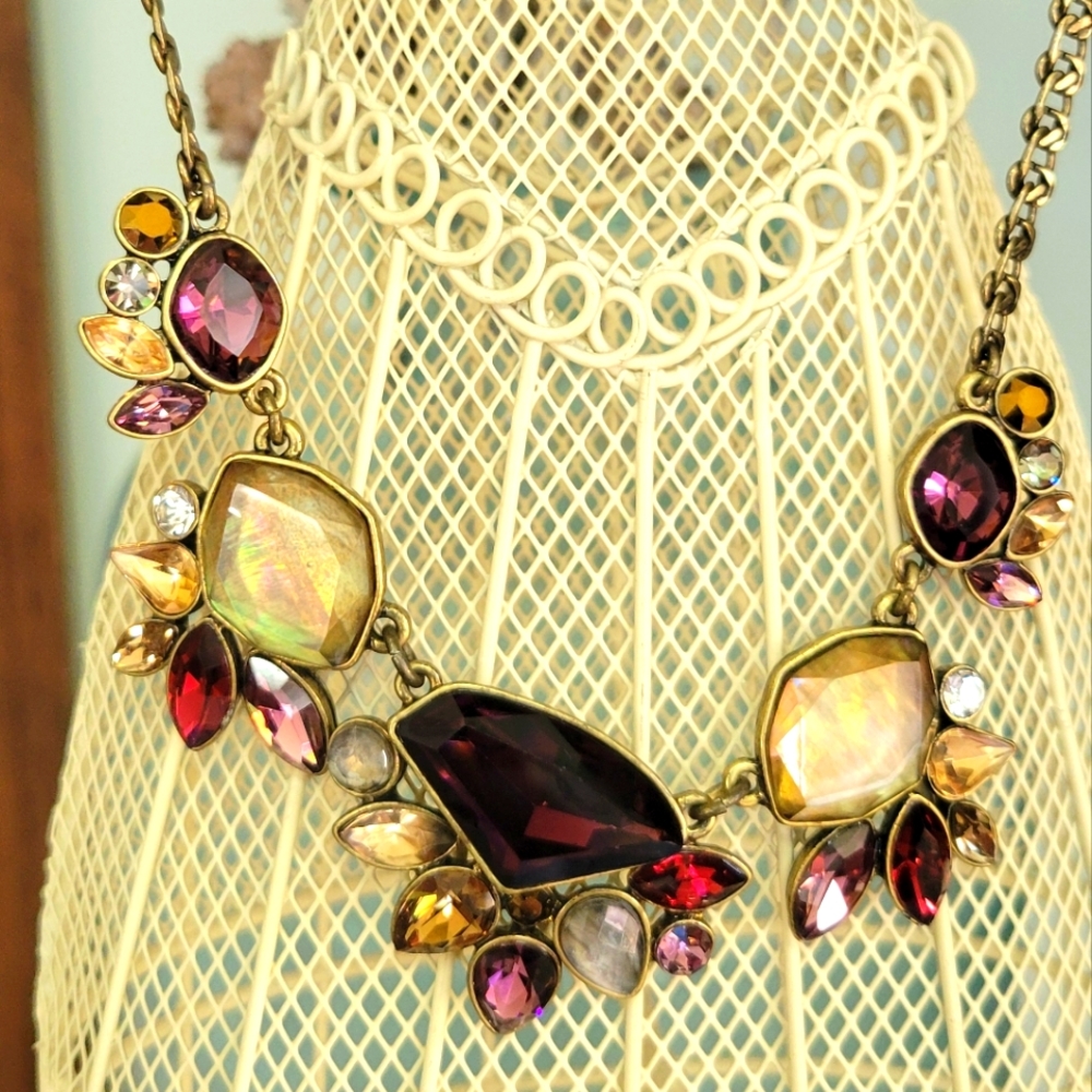 CHLOE & ISABEL BOUQUET ROUGE NECKLACE